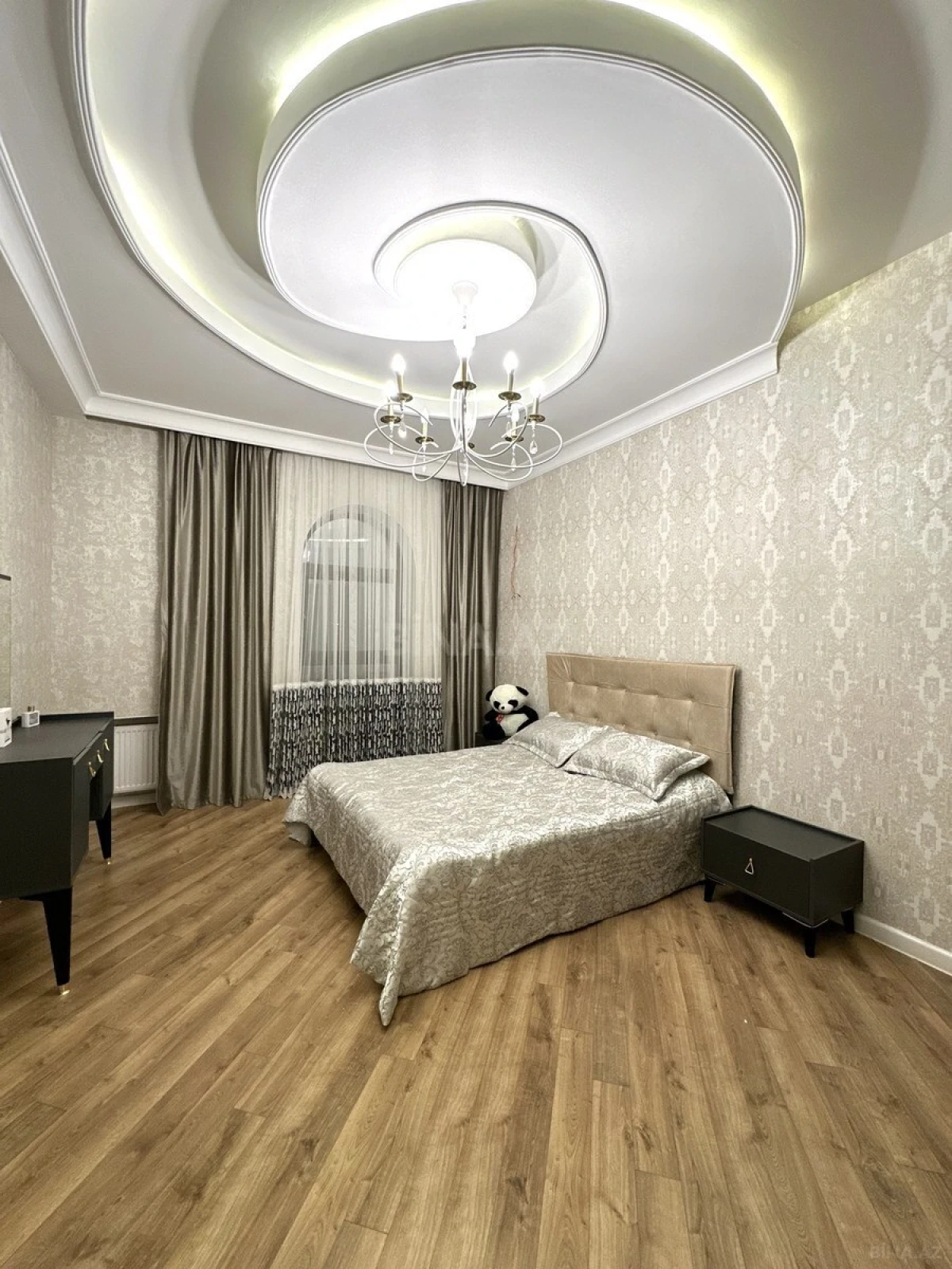 Satılır 6 otaqlı həyət evi 500 m²