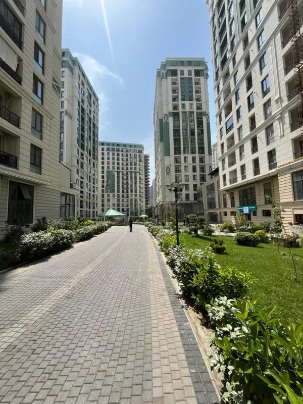 Satılır 4 otaqlı mənzil 117 m²