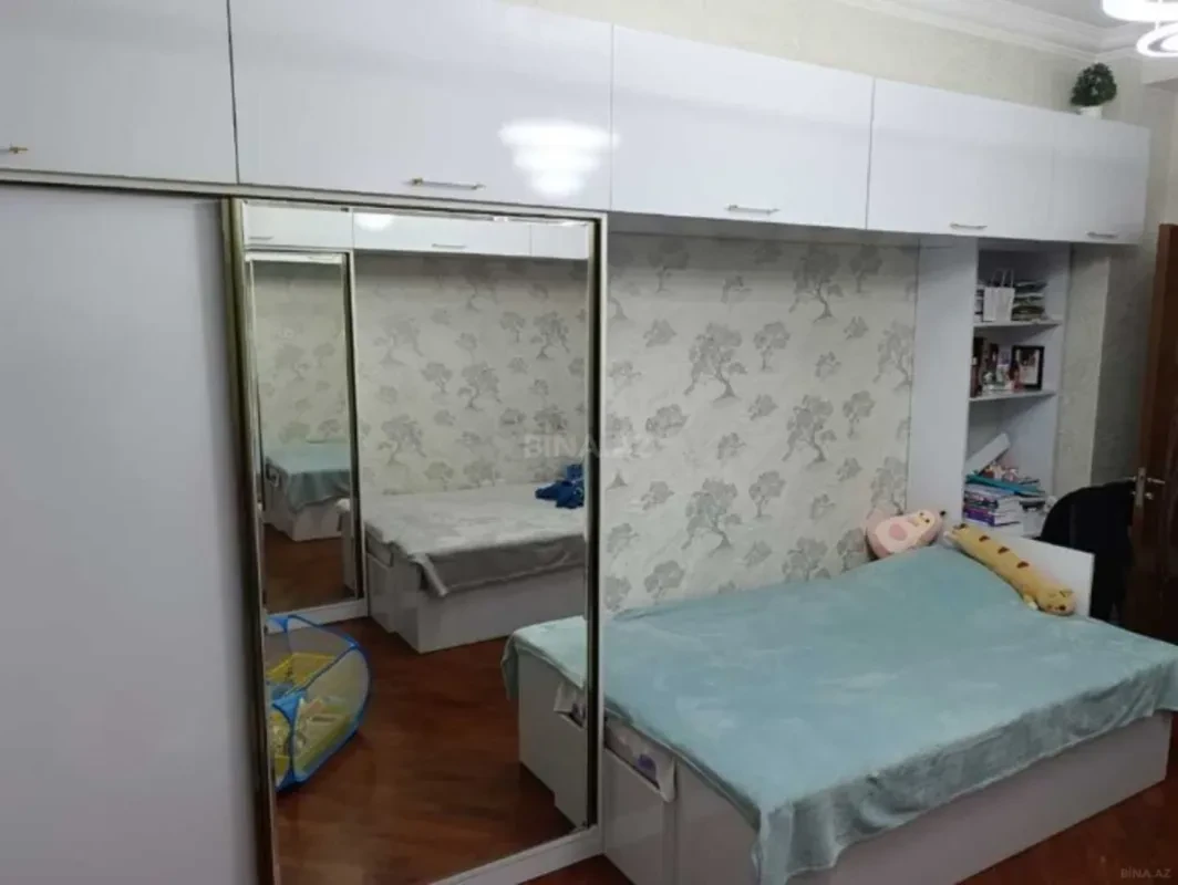 Satılır 3 otaqlı mənzil 137 m²