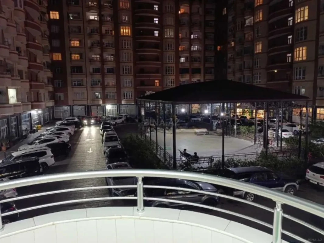 Satılır 3 otaqlı mənzil 137 m²
