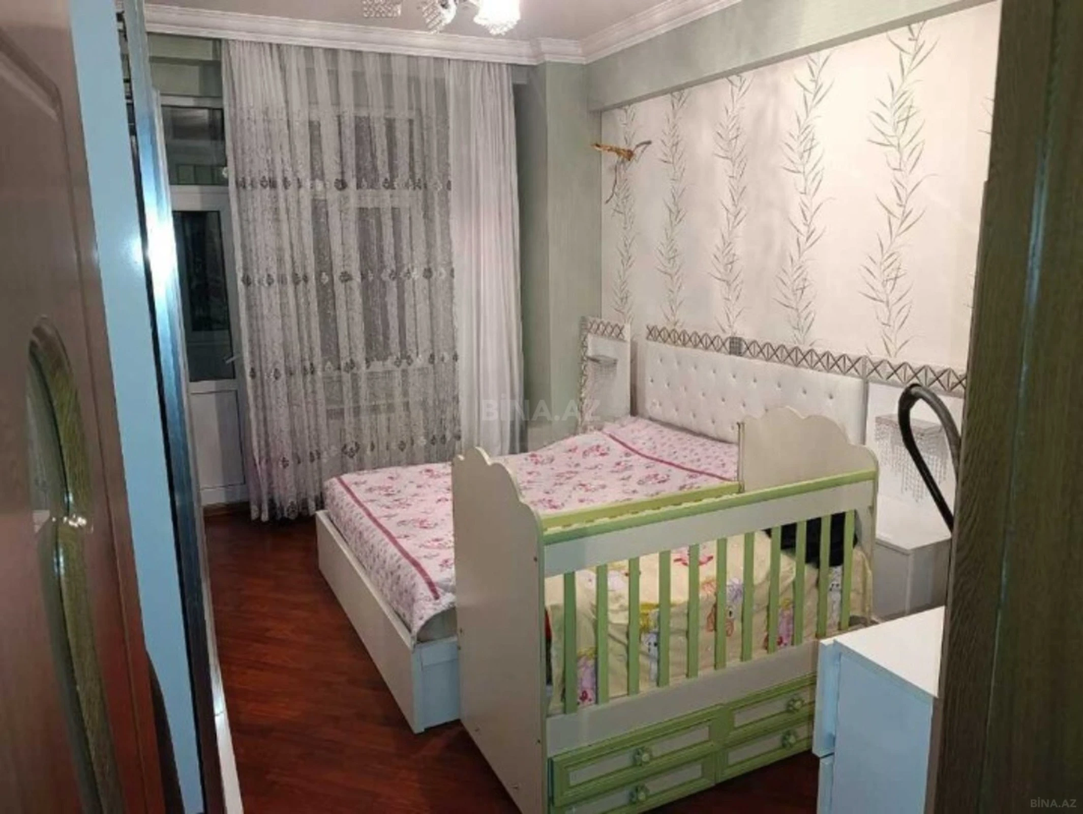 Satılır 3 otaqlı mənzil 137 m²