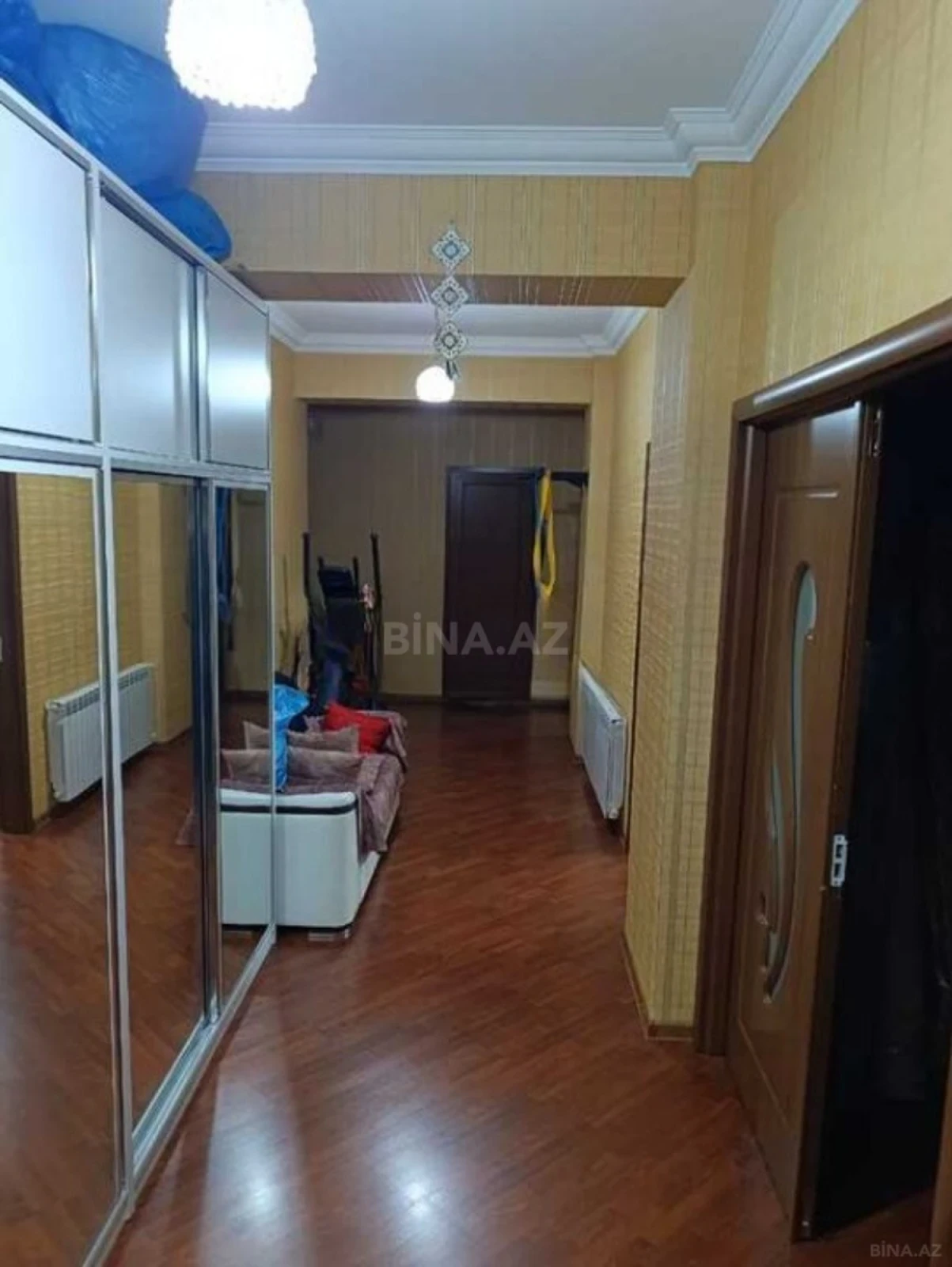 Satılır 3 otaqlı mənzil 137 m²