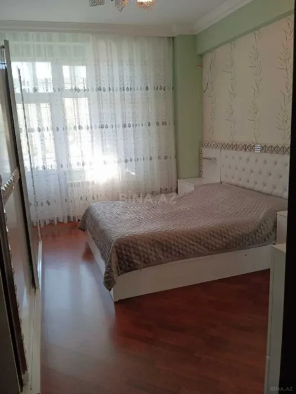 Satılır 3 otaqlı mənzil 137 m²