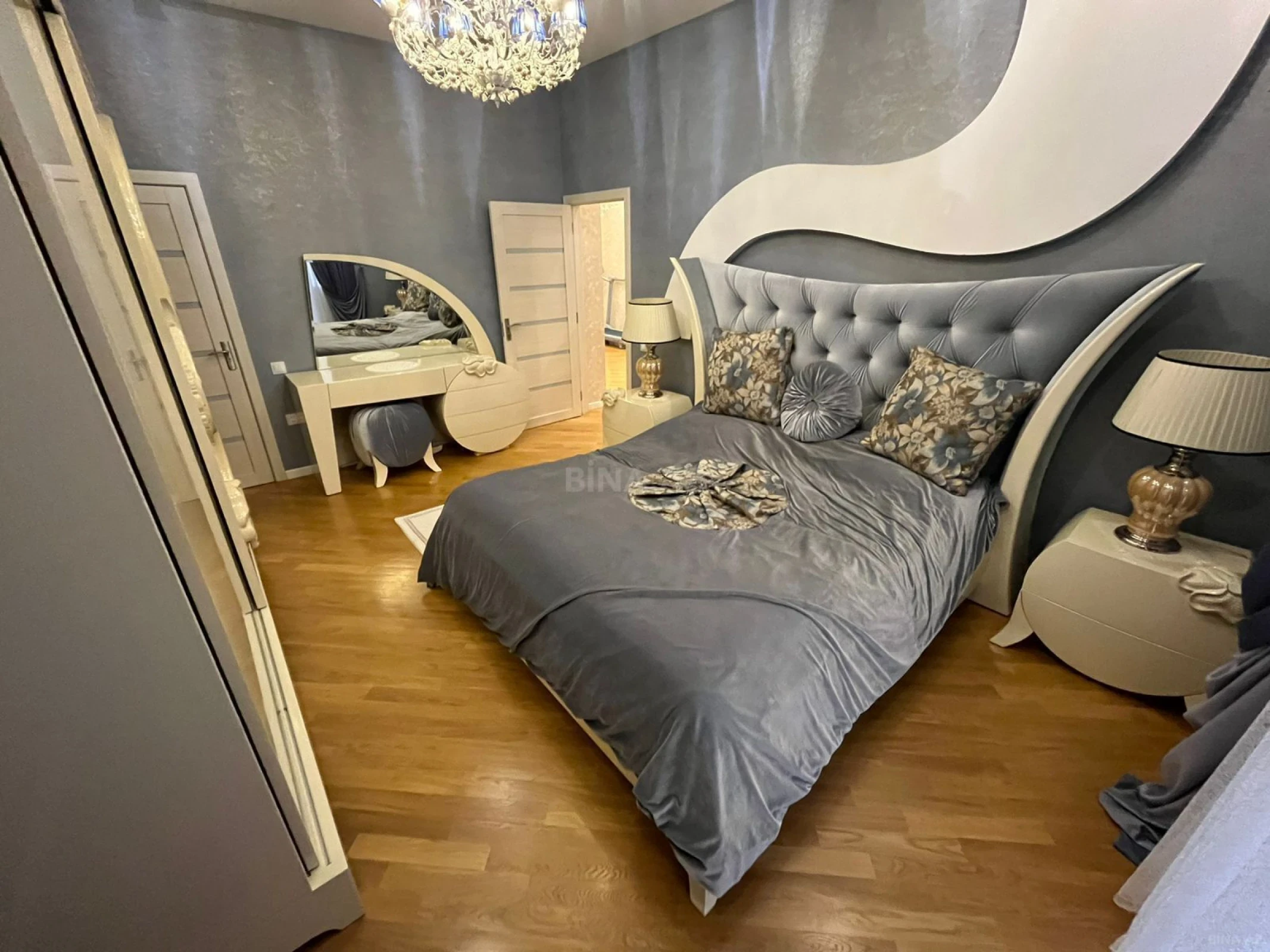 Kirayə verilir 3 otaqlı mənzil 140 m²