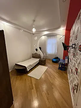 Kirayə verilir 3 otaqlı mənzil 140 m²