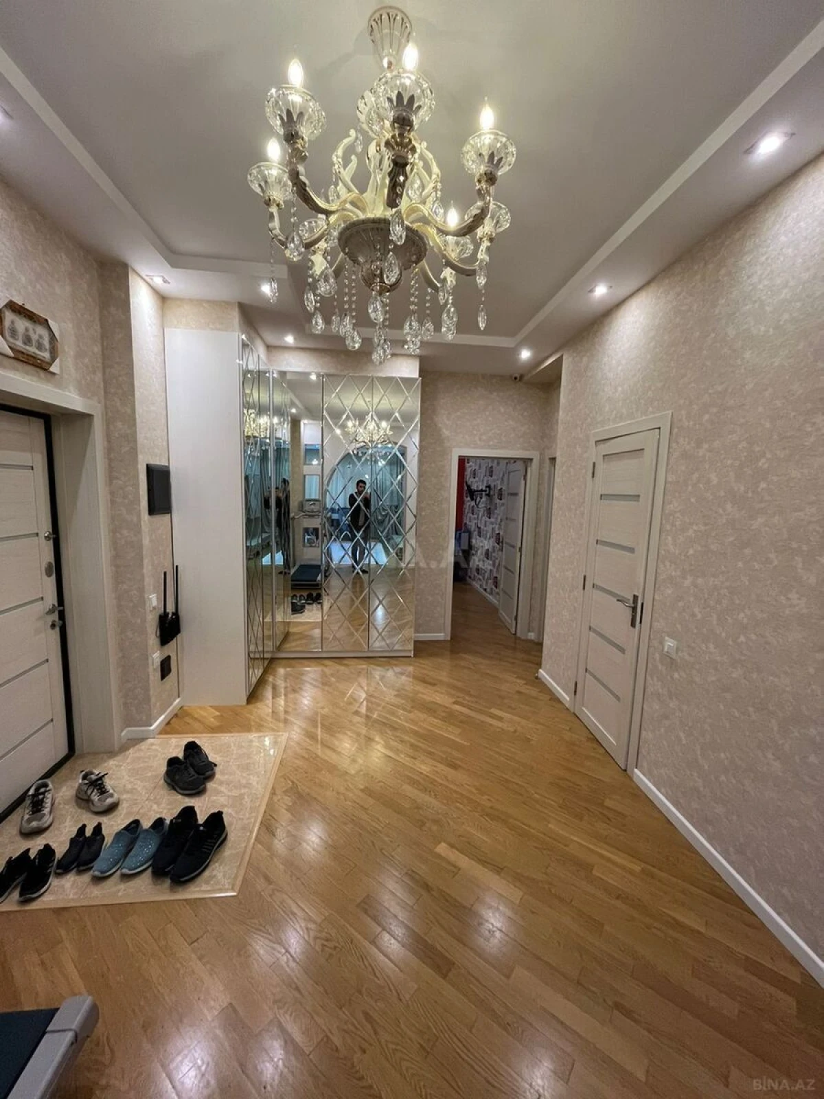 Kirayə verilir 3 otaqlı mənzil 140 m²