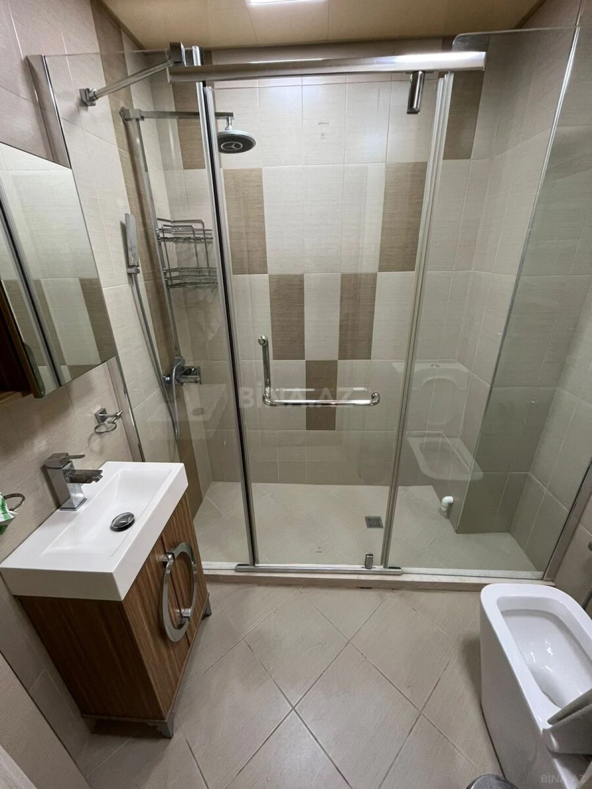 Kirayə verilir 3 otaqlı mənzil 140 m²