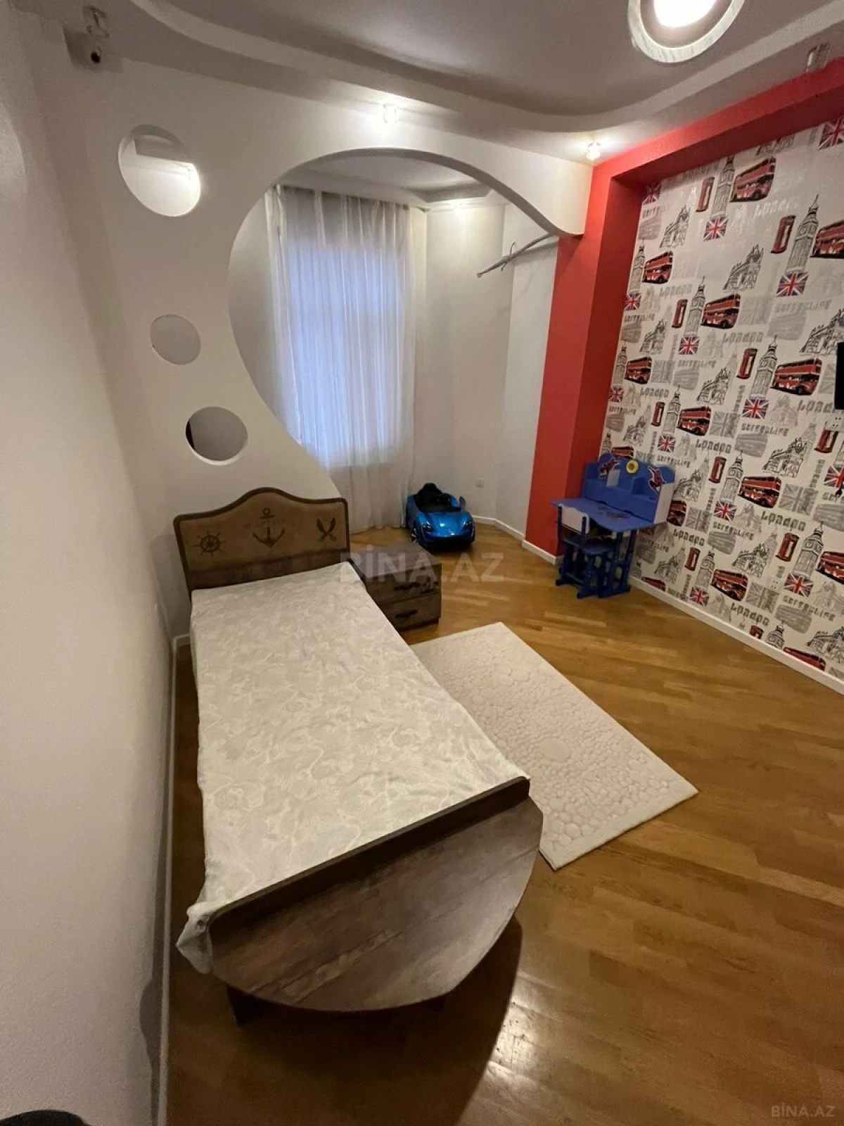 Kirayə verilir 3 otaqlı mənzil 140 m²
