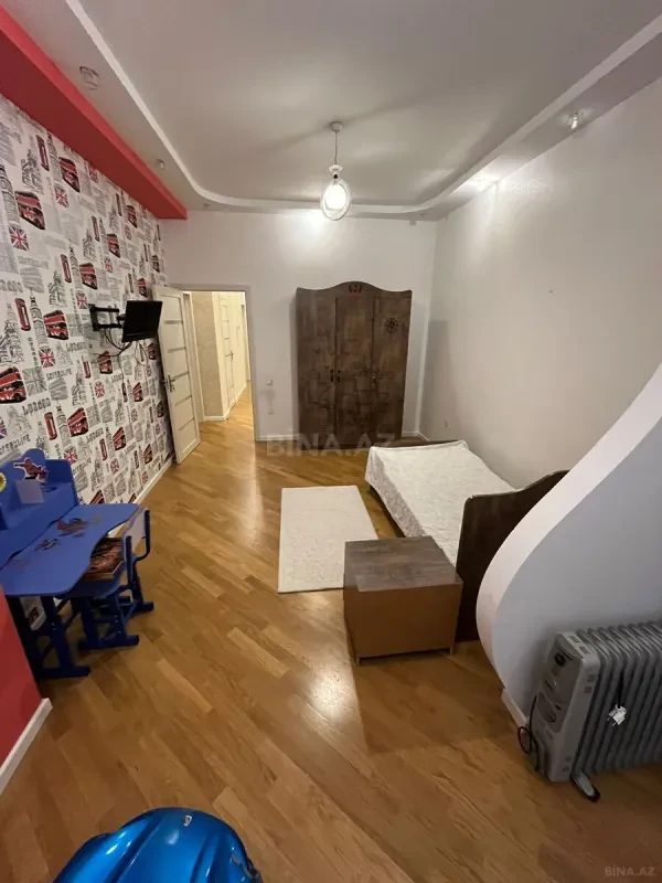 Kirayə verilir 3 otaqlı mənzil 140 m²