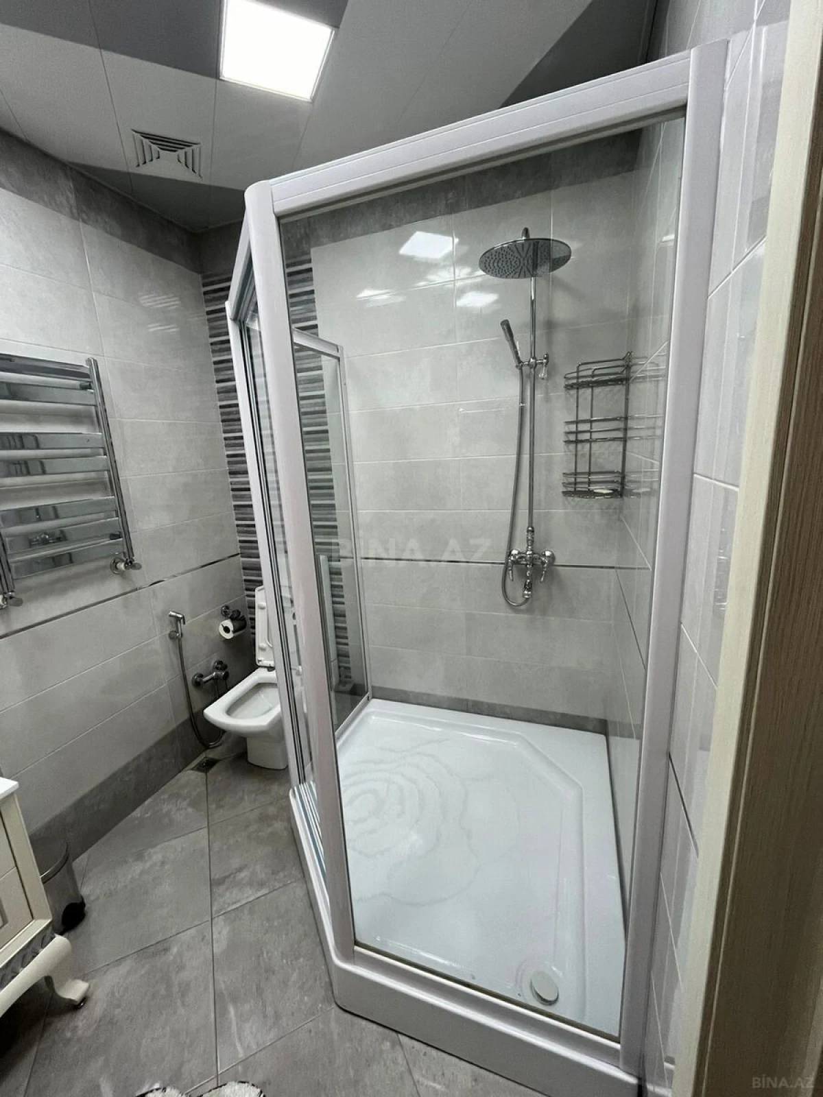 Kirayə verilir 3 otaqlı mənzil 140 m²