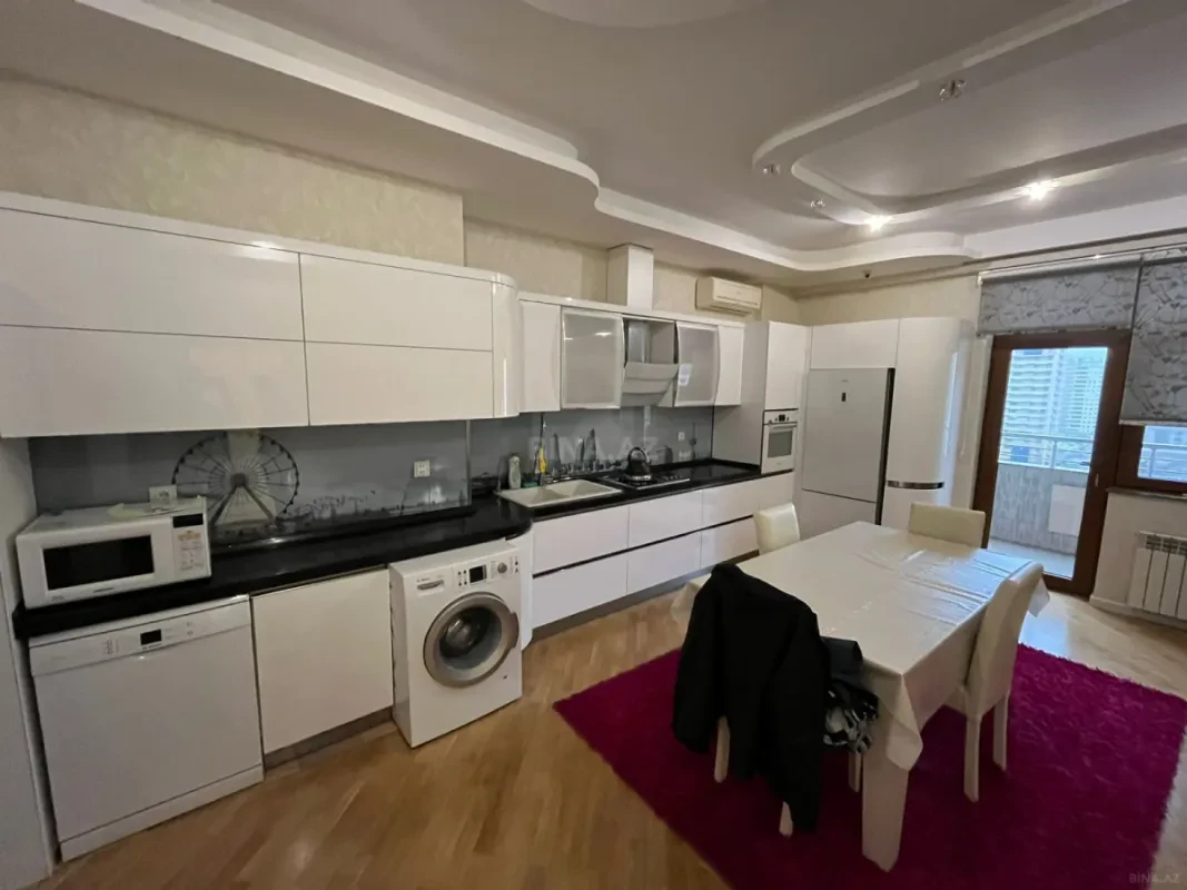 Kirayə verilir 3 otaqlı mənzil 140 m²