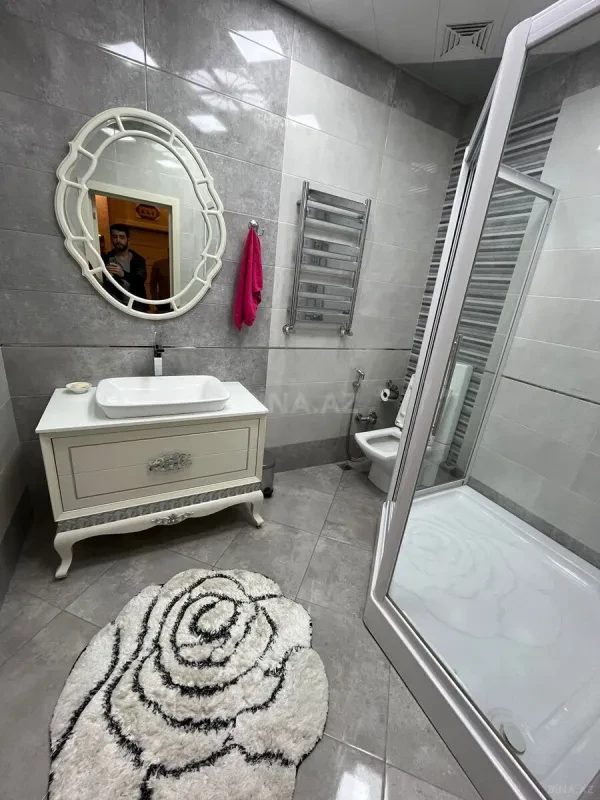 Kirayə verilir 3 otaqlı mənzil 140 m²