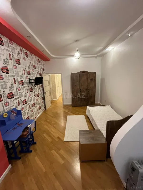 Kirayə verilir 3 otaqlı mənzil 140 m²