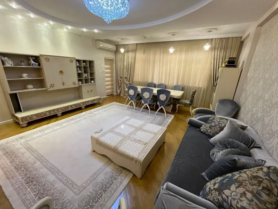 Kirayə verilir 3 otaqlı mənzil 140 m²