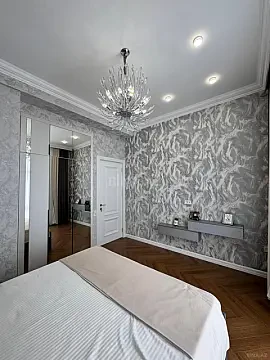 Satılır 3 otaqlı mənzil 130 m²