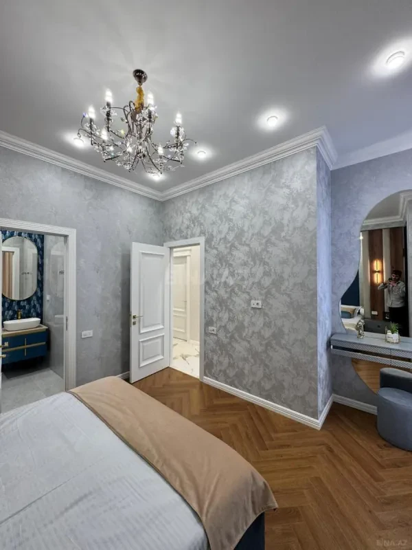 Satılır 3 otaqlı mənzil 130 m²