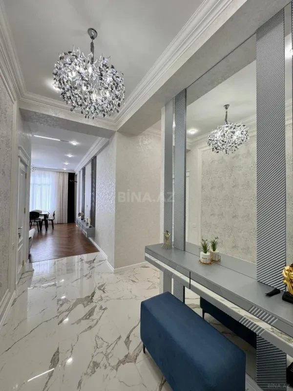 Satılır 3 otaqlı mənzil 130 m²