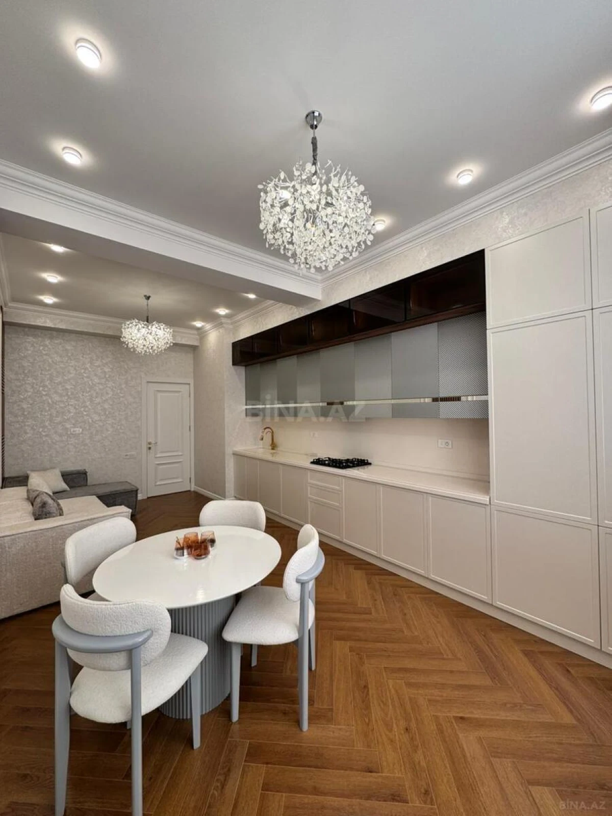 Satılır 3 otaqlı mənzil 130 m²