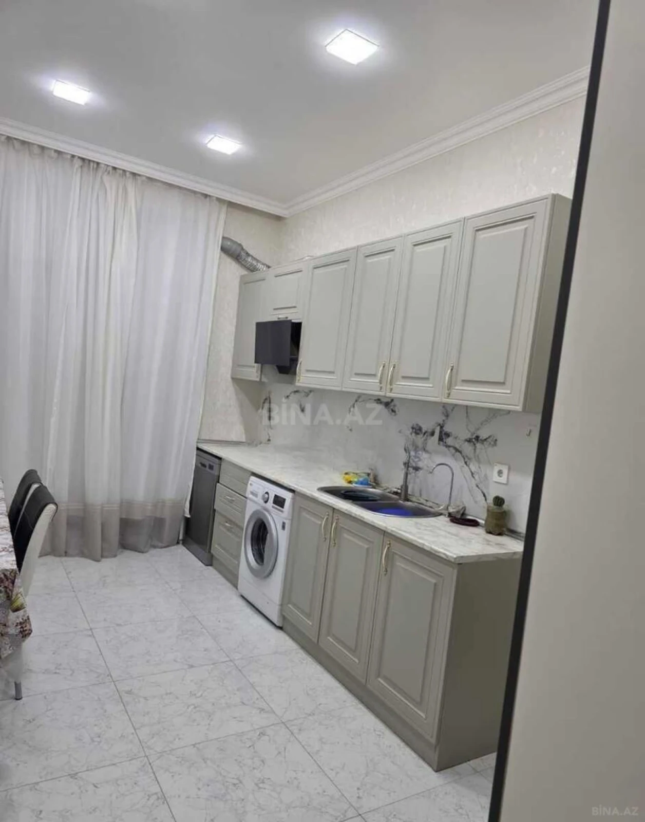 Kirayə verilir 3 otaqlı mənzil 103 m²