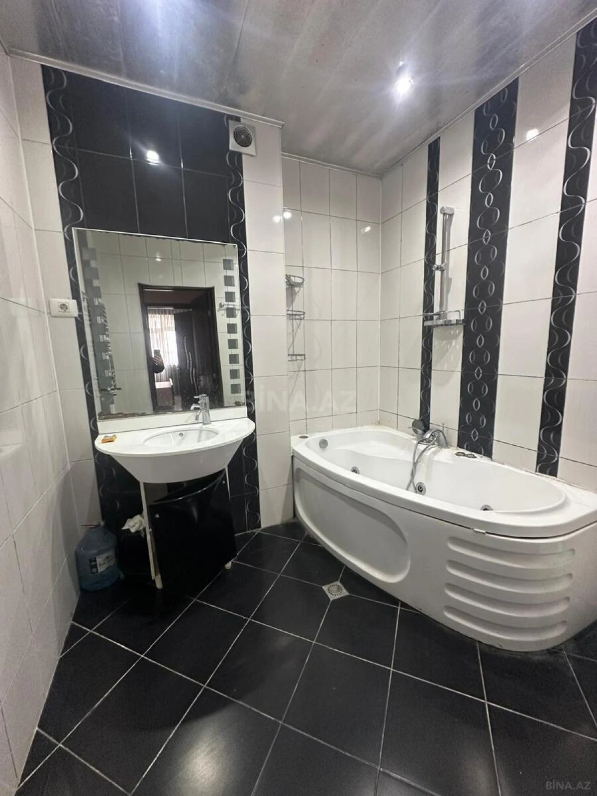 Kirayə verilir 3 otaqlı mənzil 120 m²