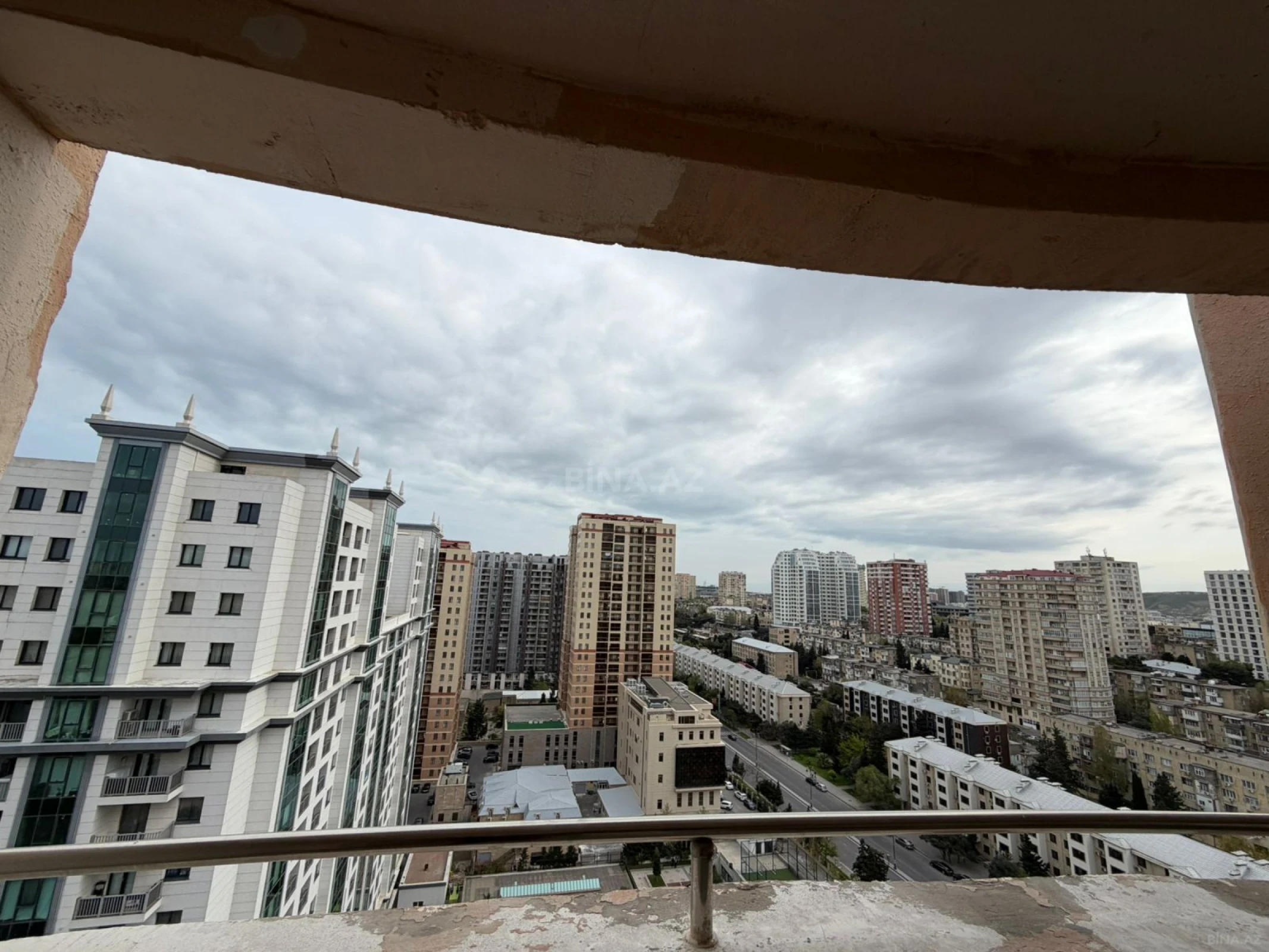 Satılır 3 otaqlı mənzil 128 m²