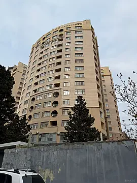 Satılır 3 otaqlı mənzil 128 m²