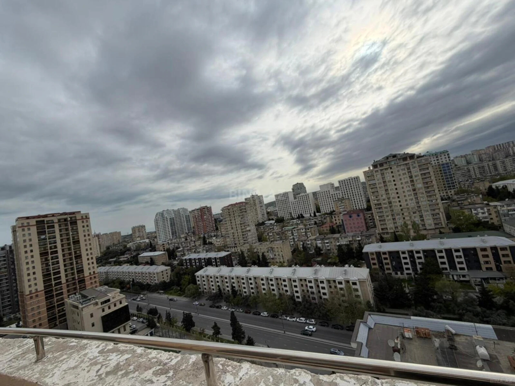 Satılır 3 otaqlı mənzil 128 m²