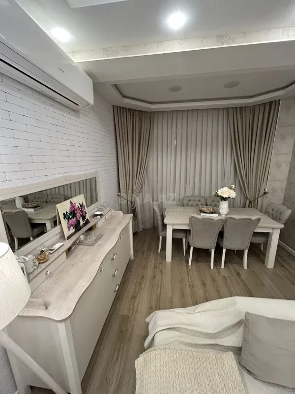 Satılır 4 otaqlı mənzil 100 m²