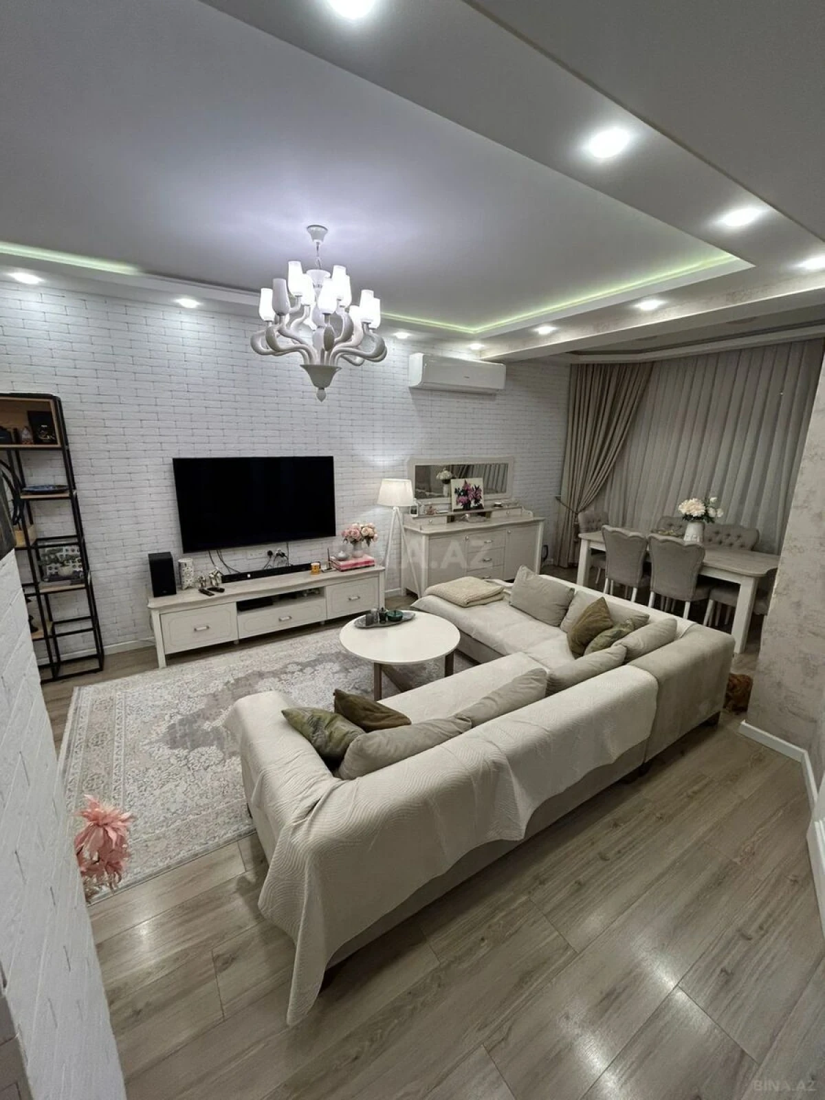 Satılır 4 otaqlı mənzil 100 m²