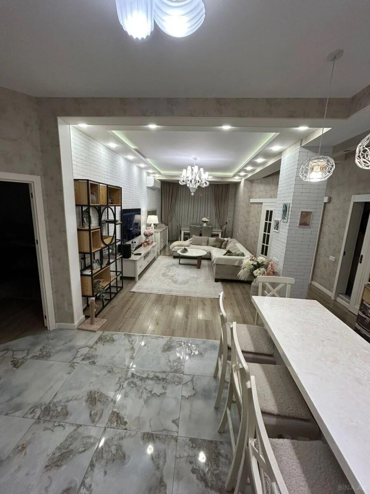 Satılır 4 otaqlı mənzil 100 m²