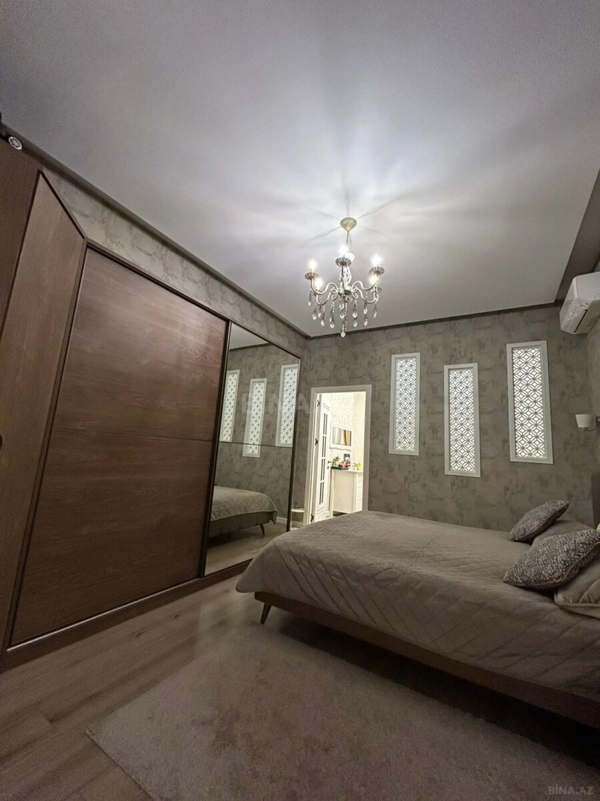 Satılır 4 otaqlı mənzil 100 m²