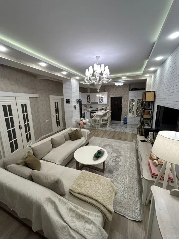 Satılır 4 otaqlı mənzil 100 m²