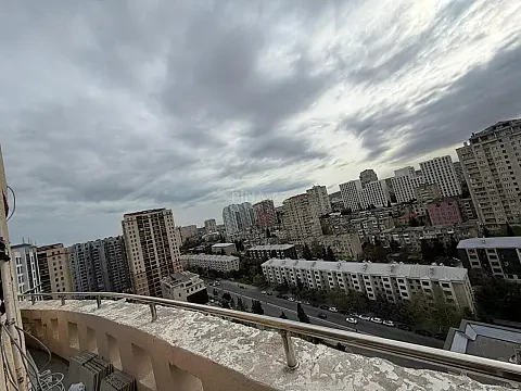 Satılır 3 otaqlı mənzil 130 m²