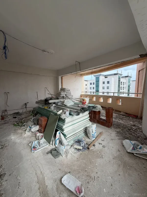 Satılır 3 otaqlı mənzil 130 m²