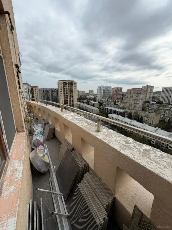 Satılır 3 otaqlı mənzil 130 m²