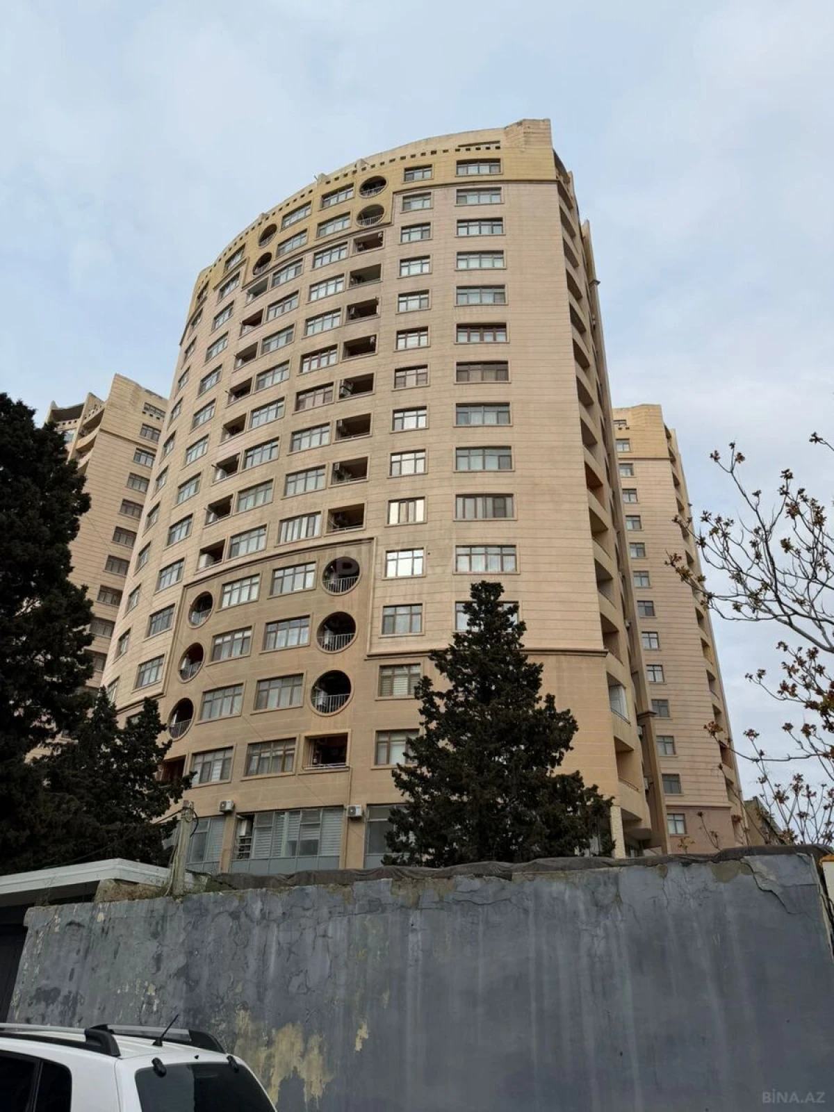 Satılır 3 otaqlı mənzil 130 m²