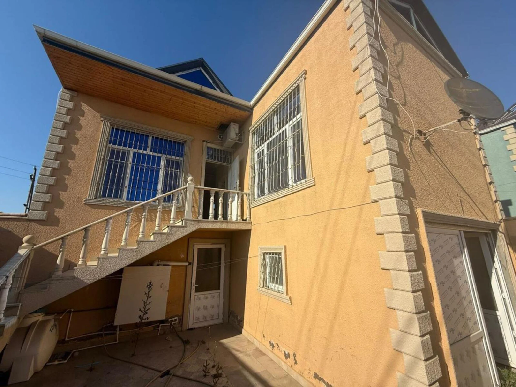 Satılır 3 otaqlı həyət evi 140 m²