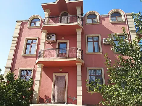 Kirayə verilir 9 otaqlı həyət evi 500 m² — Bakı, Badamdar 9 otaq 500.00 m²