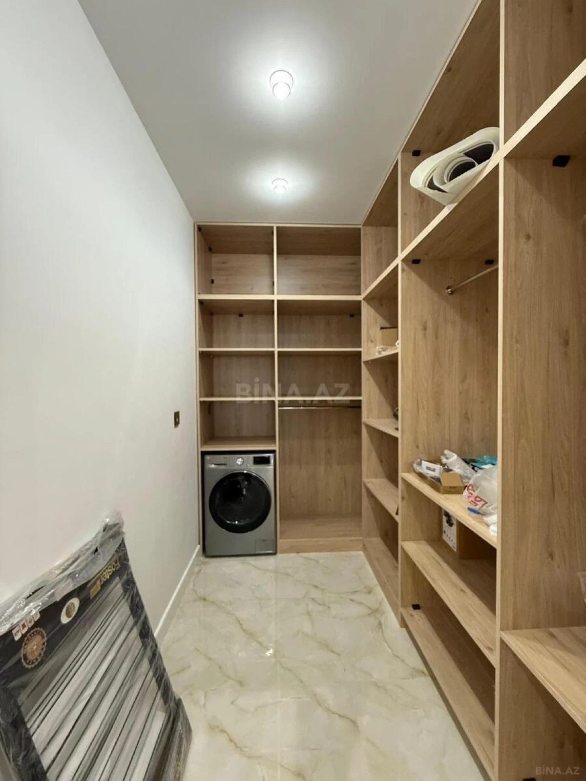Satılır 4 otaqlı mənzil 230 m²