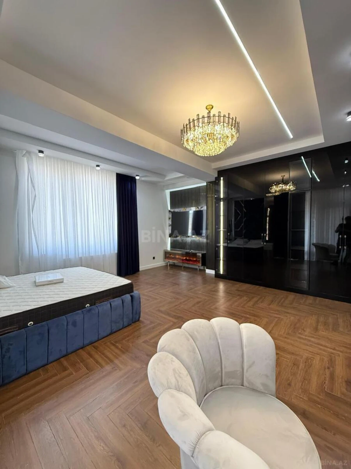 Satılır 4 otaqlı mənzil 230 m²