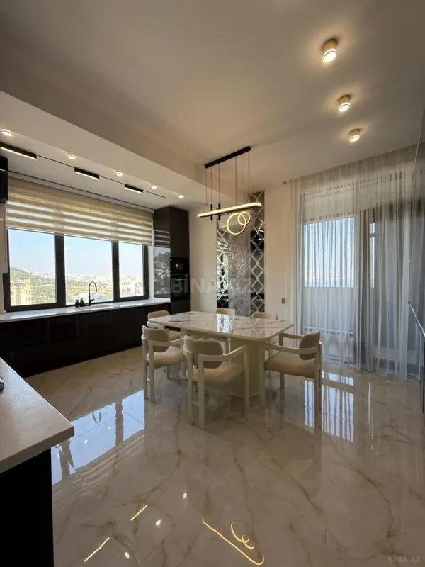 Satılır 4 otaqlı mənzil 230 m²