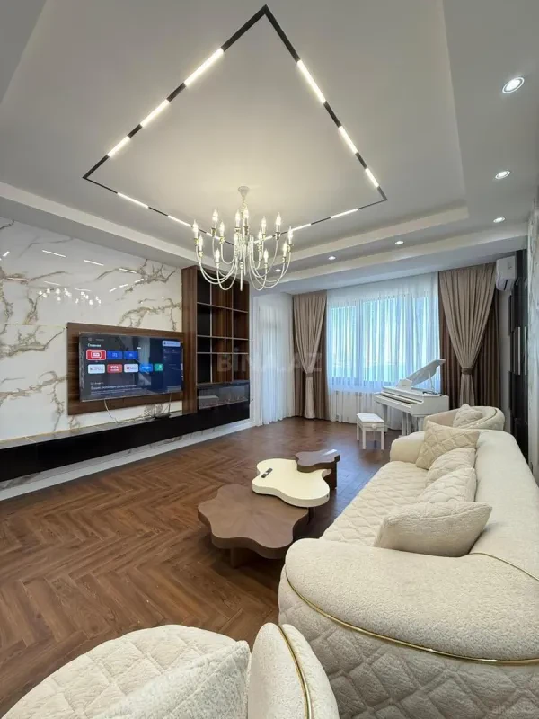 Satılır 4 otaqlı mənzil 230 m²