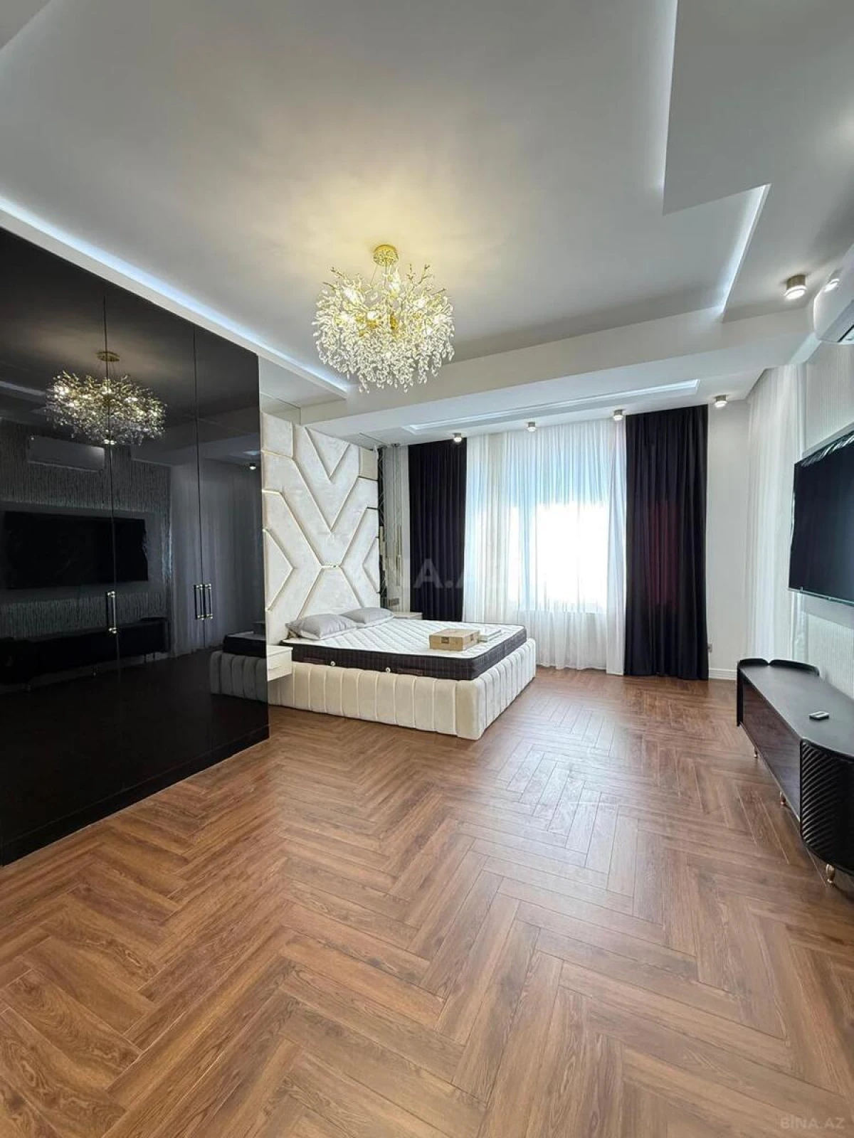 Satılır 4 otaqlı mənzil 230 m²