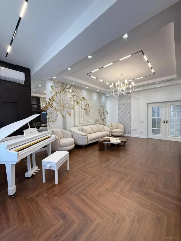 Satılır 4 otaqlı mənzil 230 m²