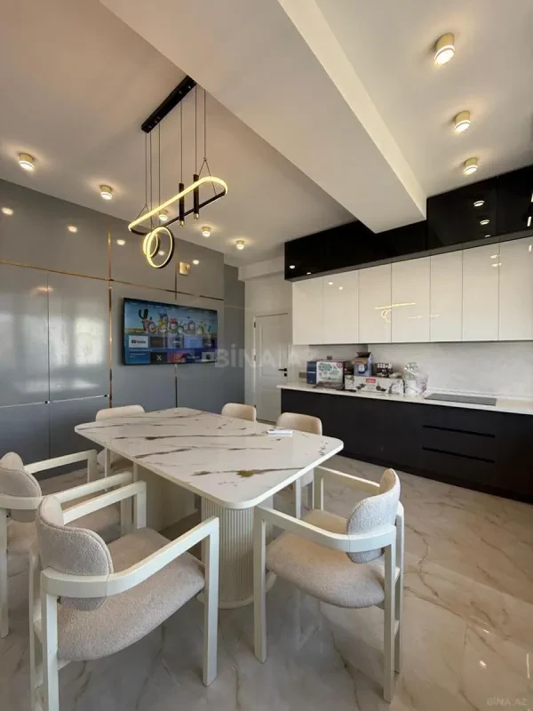Satılır 4 otaqlı mənzil 230 m²