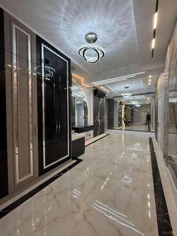 Satılır 4 otaqlı mənzil 230 m²