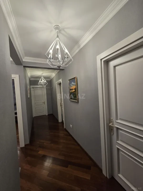 Satılır 5 otaqlı mənzil 120 m²