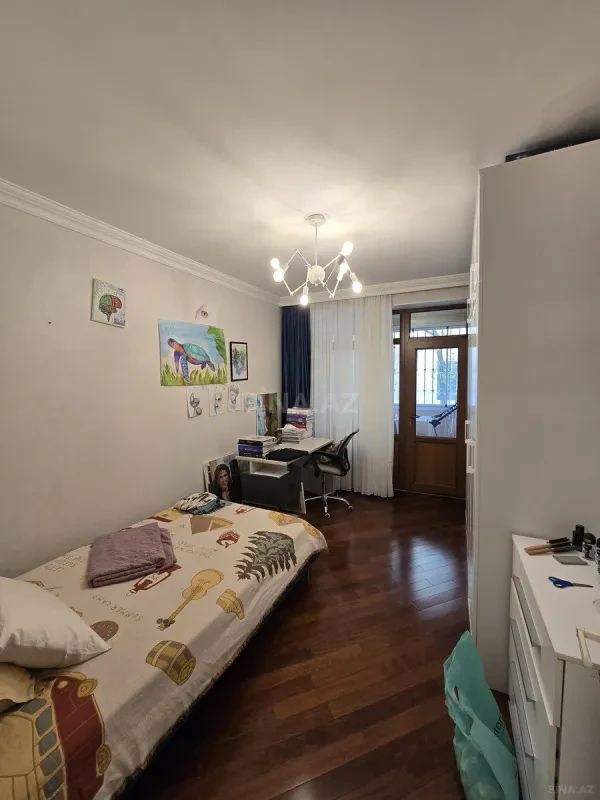 Satılır 5 otaqlı mənzil 120 m²