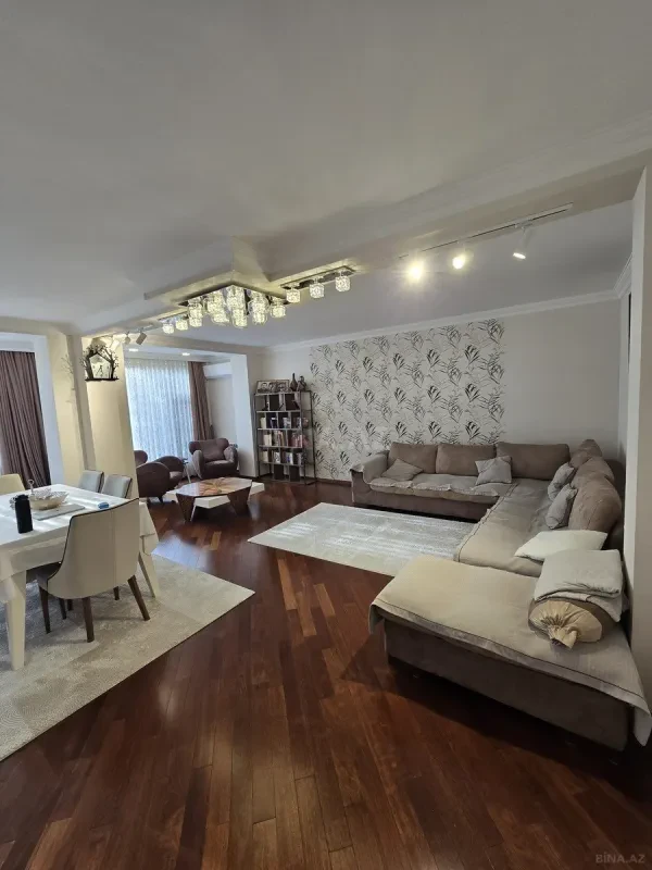 Satılır 5 otaqlı mənzil 120 m²