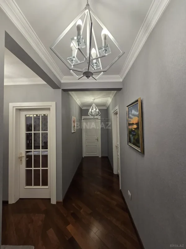 Satılır 5 otaqlı mənzil 120 m²